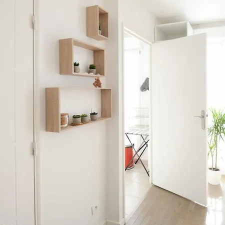 Bright Flat Near La Defense דירה *