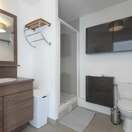Bright Flat Near La Defense דירה